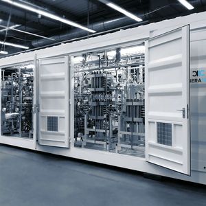 Ineratec beginnt 2022 mit dem Abschluss der bisher größten Finanzierungsrunde:  Investoren stellen 20 Mio. Euro Wachstumskapital zur Verfügung, um die Produktion von nachhaltigen e-Fuels auszubauen.(Bild:  Ineratec)