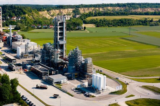 Die neue Anlage in Mergelstetten dient als Demonstrationsplattform im semiindustriellen Maßstab für Technologien zur CO2-Abscheidung in der Zementindustrie.(Bild:  Thyssenkrupp Polysius)