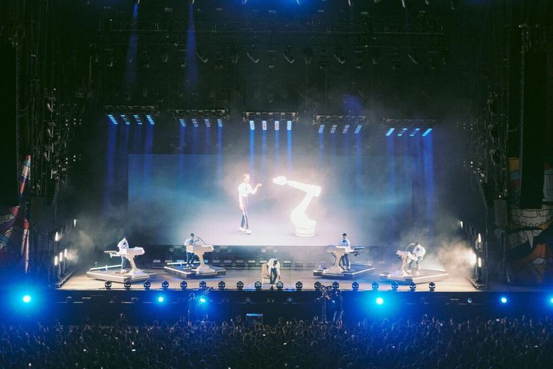 Bekannt wurde Stromae in Deutschland vor allem mit seinem Song „Alors on danse“. (Bild: ©PHOTOS LYDIE BONHOMME / Mosaert)