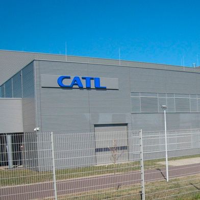 CATL, der, wie es heißt, weltweit größte Batteriehersteller meldet einen Meilenstein in Sachen Kooperationen. Denn mit Hyperstrong will man in den nächsten drei Jahren Lithium-Ionen-Batterien deutlich verbessern und tauglich für die Massenfertigung machen. (Bild: CATL)