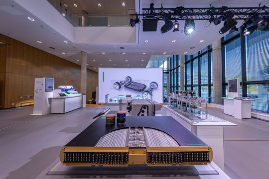 Das Automotive Symposium fand erstmals im neuen Projekt- und Technologiezentrum am Standort Bühl statt, dem Hauptsitz der Schaeffler-Sparte Powertrain & Chassis. (Bild:  Schaeffler | Daniel Karmann)