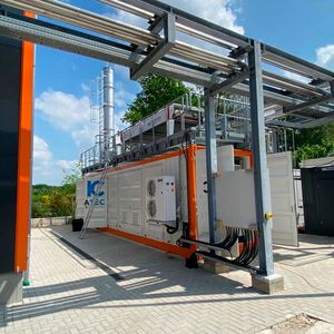 Nach Angaben der Betreiber handelt es sich um die erste Anlage weltweit, die den Flugzeugkraftstoff im industriellen Maßstab synthetisch herstellen kann. (Bild:  Atmosfair)