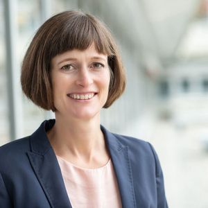 "Ideally, you want a battery that weighs as little as possible and has a lot of storage capacity," says Prof. Birgit Esser.(Image: Elvira Eberhardt)