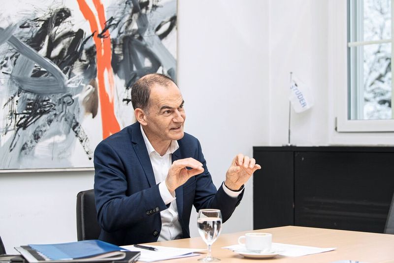 «Gute Standortbedingungen locken auch hochqualifizierte Mitarbeitende zu uns, die dafür sorgen, dass wir anspruchsvolle Maschinen entwickeln und produzieren können.» Jens Bleher, CEO Fritz Studer AG (Bild: Thomas Entzeroth)