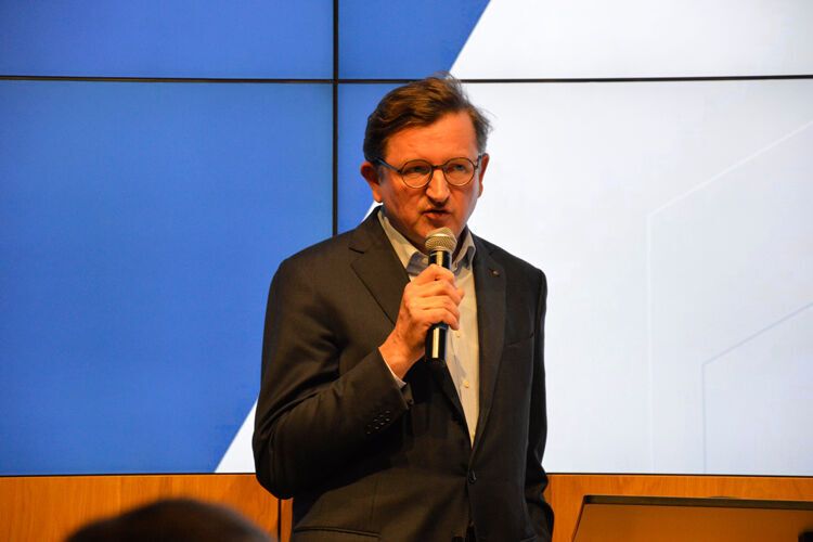 ZDK-Vorstand Stefan Vorbeck zeigte Perspektiven für die Digitalisierung des Werkstattgeschäfts auf. (Achter/»kfz-betrieb«)