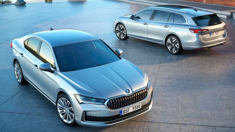 Ab Mitte November ist der neue Skoda Superb als Kombi für knapp über 38.000 Euro erhältlich. Anfang 2024 kommt dann die 1.000 Euro günstigere Limousine auf den Markt.  (Bild: Skoda)
