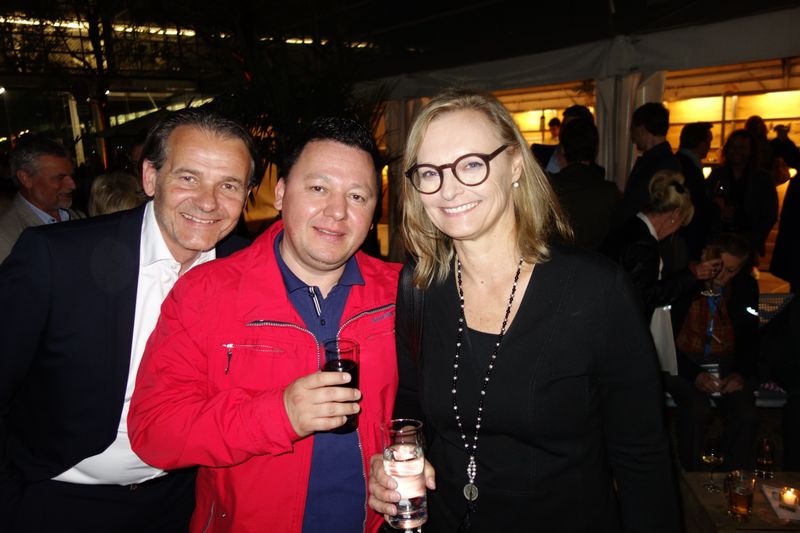 Gerit Günther, ACER, und Christine Peters, Ingram Micro, und Fotocrasher Christian Krämer, Lenovo. (Bild: IT-BUSINESS)