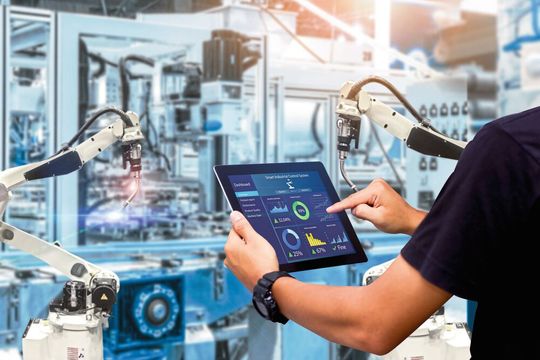 The VDMA has now founded the "Manufacturing-X" forum, it was announced today. This is intended to bear even more fruit in the field of Industry 4.0, which has been cultivated for 10 years. Read here what is now planned ...(Image: panuwat - stock.adobe.com)