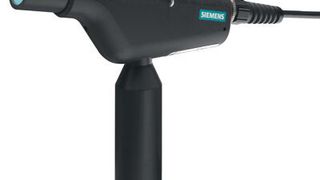 Der RFID-Handleser Simatic RF210 wird mit ISO 15693-kompatiblen Transpondern betrieben. (Bild: Siemens)