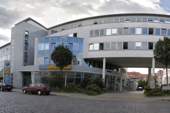 Den Betrieb in Erfurt übernahm Peter 2007. Am Standort sind die Marken Opel, Saab, Suzuki, Chrylser, Jeep und Dodge vertreten (Bild unten). (Archiv: Vogel Business Media)