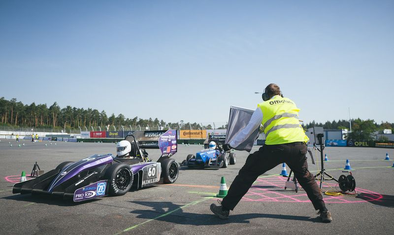 Bereits seit 10 Jahren kämpfen Studententeams aus aller Welt am Hockenheimring bei Formula Student Germany mit ihren selbstkonstruierten Rennboliden um den Sieg. (Formula Student Germany/ Kroeger)