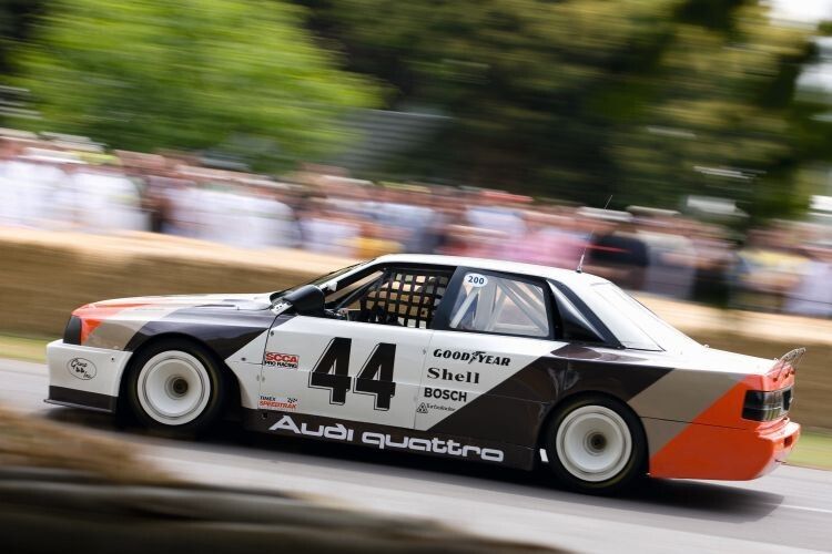 Den 200 Quattro Trans-Am setzte Audi 1988 in der Trans-Am-Serie in den USA ein. Im Längenprofil musste das Auto der Serie entsprechen, in der Breite wuchs der 200er auf über zwei Meter. Der Turbomotor mit 2,1 Liter Hubraum leistete 375 kW (510 PS). (Foto: Audi)