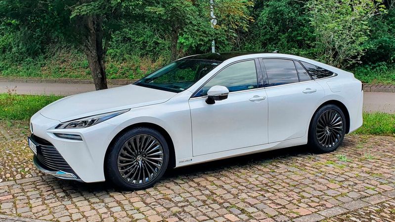 Seit Februar ist der neue Mirai erhältlich. Die Preise starten bei 63.900 Euro.(Bild:  Mauritz/»kfz-betrieb«)