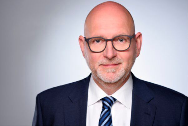 Die Vorteile des Acar betonen soll  Christoph Wede, der seit Februar 2020 den Vertrieb leitet. (Evum Motors)