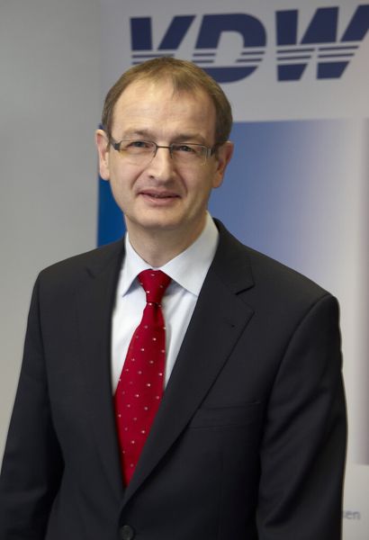 „Vor diesem Hintergrund und der schwachen Auftragseingangsentwicklung müssen wir unsere Produktionsprognose 2014 von 3 % Zuwachs nun doch zurücknehmen“, sagt VDW-Geschäftsführer Wilfried Schäfer. (Bild: VDW)