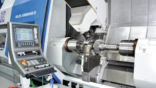 Bild 1: Die Schrägbettmaschine in der Version N30MC mit Universal-Dreh-Bohr-Fräskopf mit HSK63-Hochgeschwindigkeitsspindel. (Bild: Niles-Simmons)