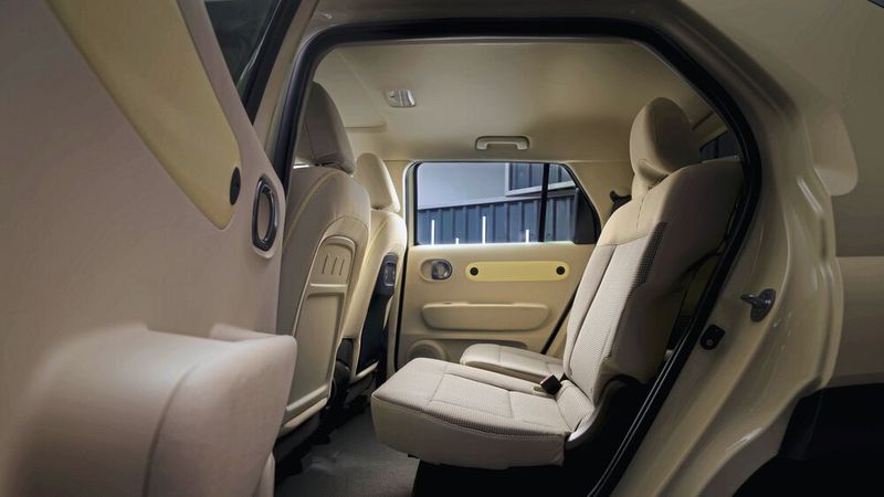 Bei einer ersten Sitzprobe gefiel die Materialauswahl, zumindest bei der gezeigten gehobenen Ausstattungsversion wirkte nichts billig. (Bild: Hyundai)