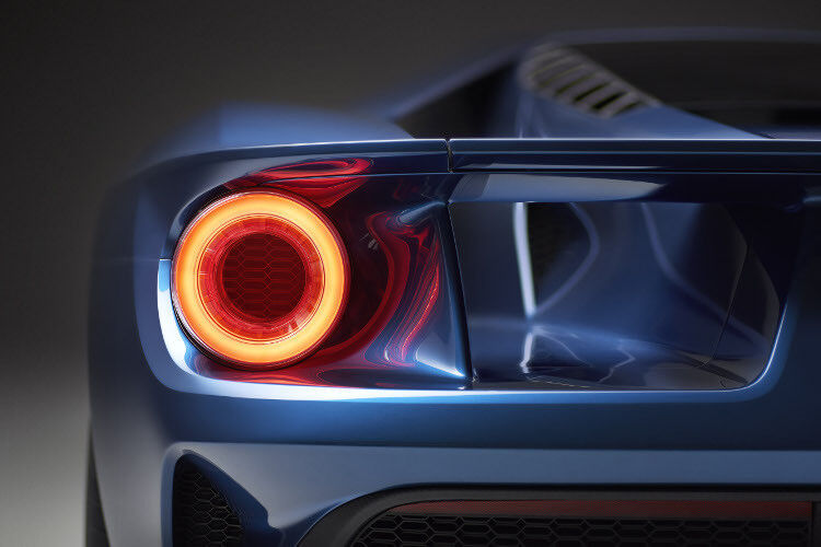 Ford folgt beim Design sowohl der Vergangenheit, als auch dem Wettbewerb von Ferrari. (Foto: Ford)
