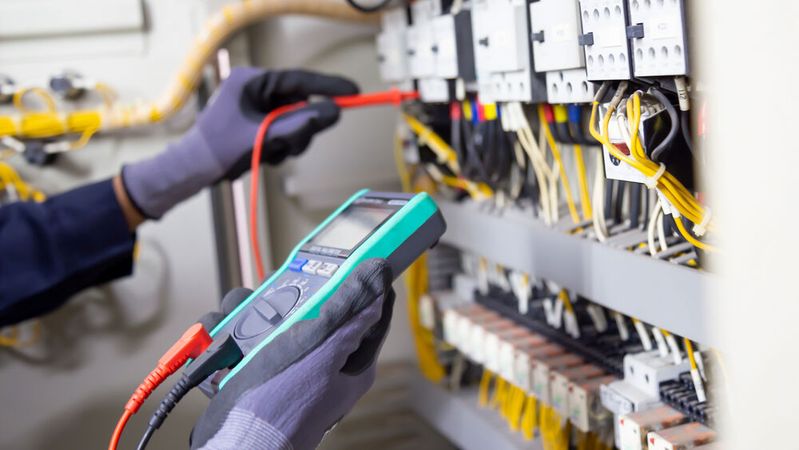 Der Umsatz in der Elektro- und Digitalindustrie liegt im ersten Halbjahr 2023 bei 120,4 Milliarden Euro. Ein Zuwachs von 13,8 Prozent im Vergleich zum Vorjahreszeitraum. 