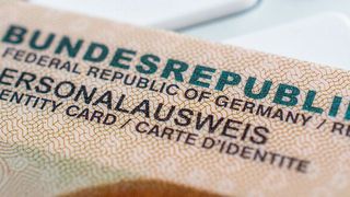 Identität nachweisen – per Personalausweis oder ID-Wallet (© mhp - stock.adobe.com)