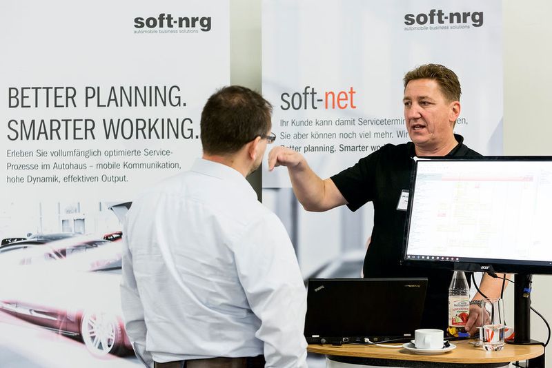 Digitalisierung kann ohne Software nicht funktionieren. Toralf Jöhrend erklärte auf den Autoservicetagen, was Soft-nrg hier zu bieten hat. (Stefan Bausewein)