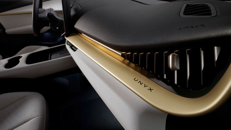 Gold = valuable: The logo and lettering on the outside of the vehicle are also designed in this color. (Image:Volkswagen AG)