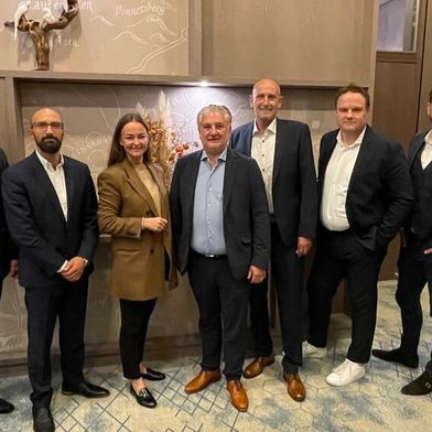 Der neu gewählte Vorstand des VDJL: (v.li.) Matthias Spieß, Salvatore Colangelo, Anna Nagel, Ingo Henning, Andreas Everschneider, Sebastian Kujawa und Lennart Pütter.
 (Bild: VDJL)