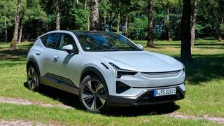 Der Polestar 3, der jetzt auch mit Heckantrieb erhältlich ist, ist ein Luxus-SUV, das im E-Segment antritt. (Bild: Mauritz – VCG)