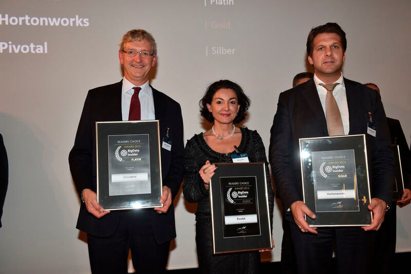 In der Kategorie Hadoop wurde Cloudera mit Platin ausgezeichnet, Hortonworks mit Gold und Silber ging an Pivotal. Von links: Bernard Doering (Cloudera), Diana Coso (Pivotal) und Florian Niedermaier (Hortonworks) (VIT)