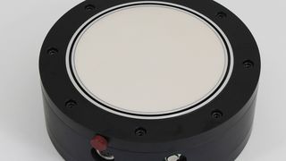 Das Geheimnis ist im Inneren der Vakuumplatte verborgen und besteht aus einer patentierten Vakuumversorgungseinheit mit Akkubetrieb und einer automatischen Regelung. (Bild: Horst Witte)