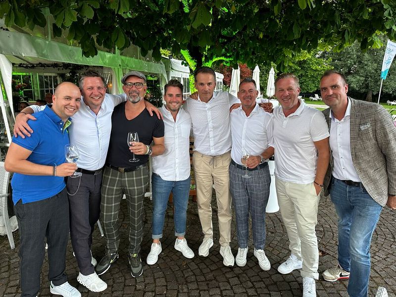 Einer von den Jungs hat heute das Turnier gewonnen: (v. l.) Christoph Hesse (Erik Sterck), Michael Hitzelberger (TD Synnex), Sven Hommel (Splunk), Maximilian Wieser (TD Synnex), Andreas Bortoli (c-entron), Michael Görner (TD Synnex), Michael Schumacher (Vent IT-Lösungen) und Mark Scheidter (TD Synnex). (Bild: Vogel IT-Medien GmbH)