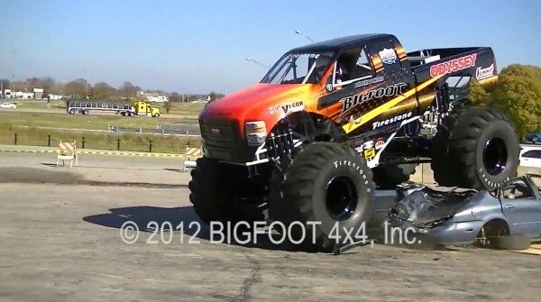 Der Bigfoot 20: der weltweit erste Monstertruck mit Elektroantrieb macht mit über 260 kW und 1100 Nm Autos umweltschonend platt (Bild: Bigfoot 4x4 Inc.)