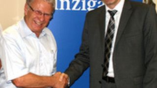Neubesetzung der Schiedsstelle: Obermeister Dieter Markgraf (li.) und der neue Vorsitzende Helmut Martin. (Archiv: Vogel Business Media)