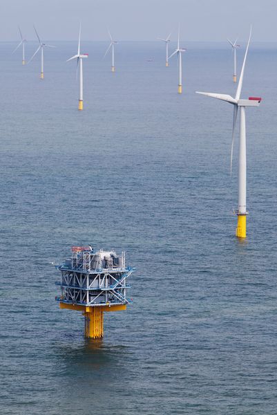 Windturbinen und Umspannwerk von London Array. (Bild: Siemens)