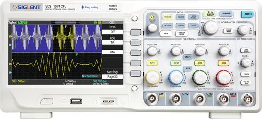 Bild 1: Mit preiswerten Digitaloszilloskopen wie diesem Modell der frühen SDS1000-Serie (Bandbreite 70 MHz) startete Siglent vor knapp zwei Jahrzehnten, damit Messtechnik für eine breite Anwenderschicht zugänglich wurde.(Bild:  Siglent)