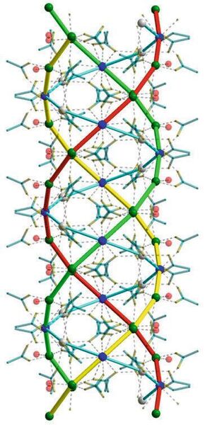 Salz mit ungewöhnlicher Struktur: Wie Max-Planck-Forscher festgestellt haben, kristallisiert das Calciumacetat-Hemihydrat, aus dem die Ausblühungen an Torrettis ‚Die Anbetung der Hirten‘ bestehen, in einer Dreifachhelix, wie sie auch von Kollagen gebildet wird. (Sebastian Bette)