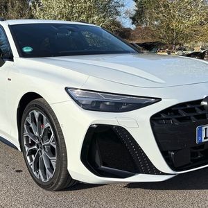 Der markante Singleframe-Grill und die skulpturale Motorhaube prägen den Auftritt von vorne.(Bild:  Achter – VCG)