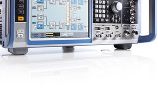 R&S SMW200A: Der High-End Vektorsignalgenerator ist in der Lage, komplexe Testaufbauten bei der Entwicklung von mobilen Endgeräten und Basisstationen einfacher zu gestalten (Rohde & Schwarz)
