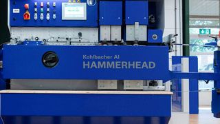 Das vollautomatische Richtzentrum Hammerhead 3000 von der Kohlbacher GmbH ist mit der Automatisierungsplattform „ctrlX Automation“ von Bosch Rexroth ausgestattet. (Bosch Rexroth)