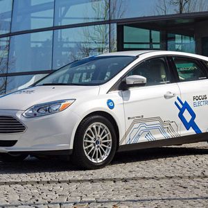 Nach sieben Stunden Ladezeit fährt der Focus Electric bis zu 162 Kilometer rein elektrisch.
