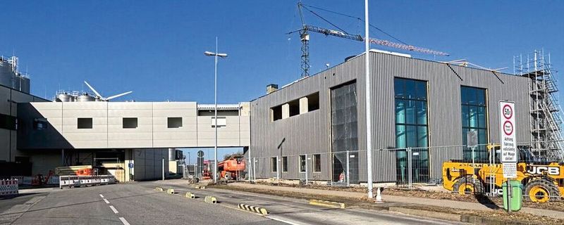 Neubau der Lactoferrin‑Anlage von DMK in Altentreptow(Bild:  DMK Group)