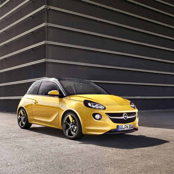 Mit dem Adam möchte Opel innerhalb des A-Segments potenzielle Käuferschichten ansprechen. Vom Design wirkt das Fahrzeug sehr muskulös und will nach Opel-Angaben als Lifestyle-Stadtflitzer beim Publikum punkten. Mit einer Länge von fast 3,70 Metern und 1,72 m Breite (ohne Außenspiegel) ist der Dreitürer vor allem für den Stadteinsatz prädestiniert. (© GM Company)