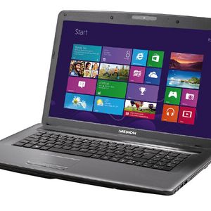 Das Akoya P7818 hat das Betriebssystem Windows 8 vorinstalliert.