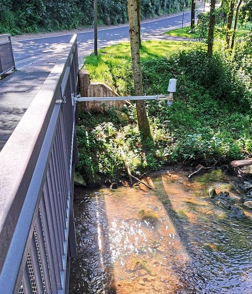 Kleine Gewässer wie die Prüm oder Nims können sich bei Starkregen binnen Stunden in reißende Ströme verwandeln. Digitale Pegelstationen helfen, Gefahren frühzeitig zu erkennen. (Bild: Vega)