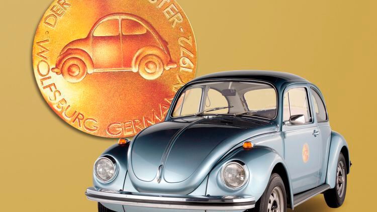 Am 17. Februar 1972 wird der 15.007.034ste Käfer gefertigt. Damit wird der bis dahin gültige Produktionsrekord des Ford T-Modells eingestellt. Mit über 23 Millionen produzierten Einheiten bis 2003 belegt der VW Käfer den vierten Platz in der ewigen Rangliste der meist gebauten Pkws. (Bild: Volkswagen AG)