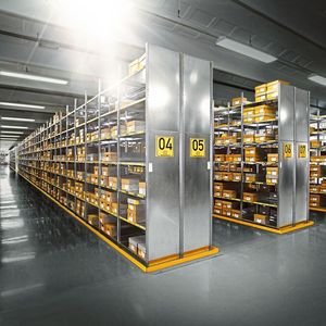 Einfache Regale erfordern manuelles Be- und Entladen. 