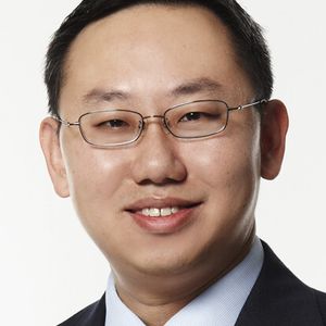 „Singapur ist ein Angelpunkt zwischen Ost und West bietet sich als Sprungbrett nach Asien geradezu an. Wir unterstützen die Planung, Forschung, Entwicklung, Herstellung und Vermarktung neuer Technologien, die den Healthcare-Bereich revolutionieren können“, sagt Cheehin Ho, Gruppenleiter Europa der International Enterprise Singapur.