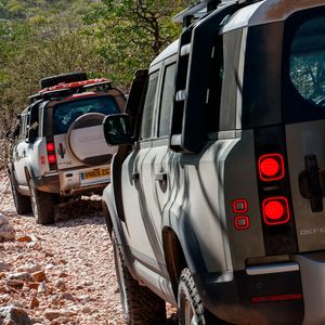 ... sowie am Heck. (Bild:  Land Rover)