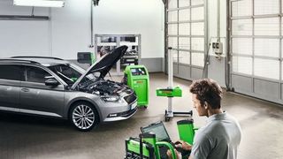 Connected Repair von Bosch vernetzt nicht nur Werkstattgeräte, sondern bietet auch ein intelligentes Informationsmanagement. Via Asanetwork lassen sich auch Geräte anderer Hersteller in das System einbinden. (Bosch)