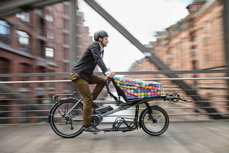 Wer alleine fährt, kann die Porter Bag (120 l) oder die City Bag (80 l) auf den vorderen Sitz montieren. (Hase Bikes)